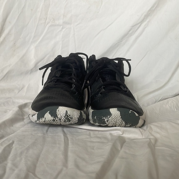 Black basketball shoes - Picture 5 of 9